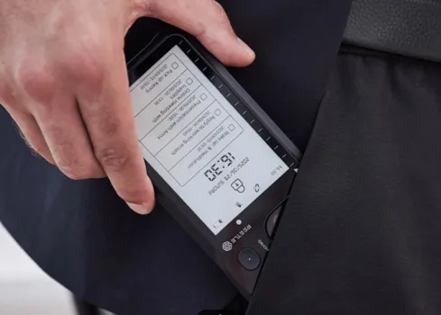 تبدیل گوشی به یک مرکز راندمان مجهز به E Ink و هوش مصنوعی، تنها با یک قاب!